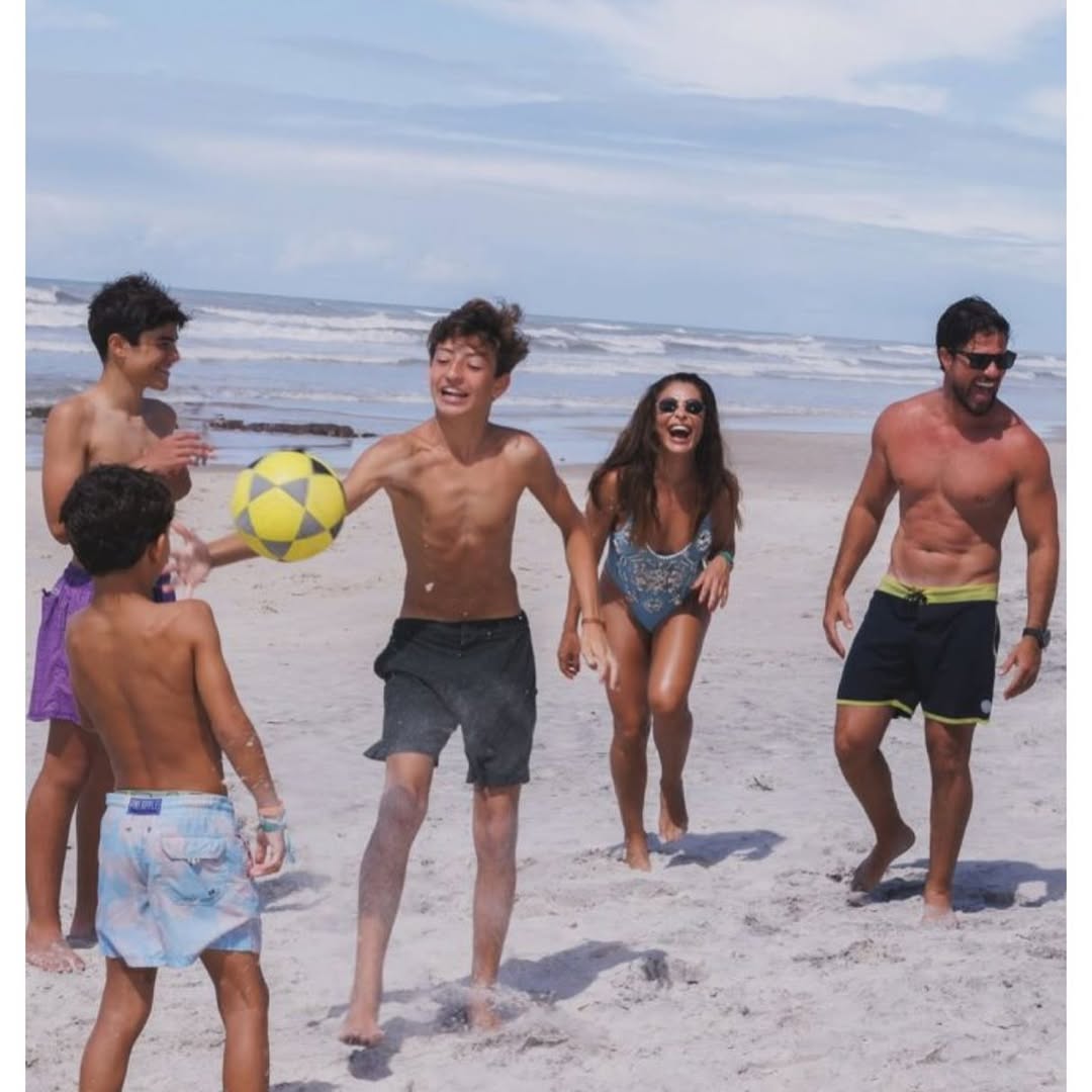 🌴 Juliana Paes curte férias em Ilhéus e celebra aniversário do filho com a família