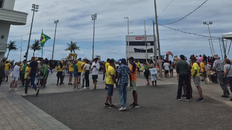 🟡 Marcha pela Liberdade: protesto contra STF liderado por aliados de Bolsonaro reúne manifestantes no Farol da Barra neste domingo (27)